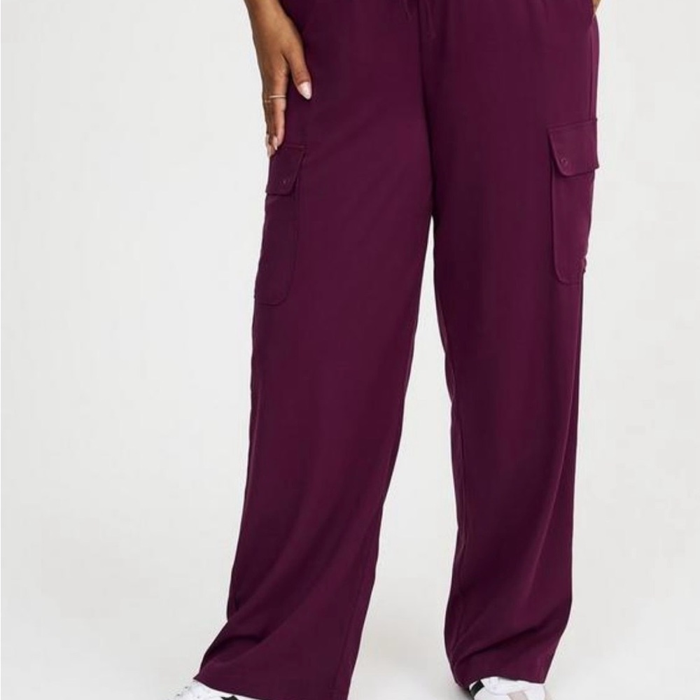 New Torrid 2R Cargo Pants Winter Bloom